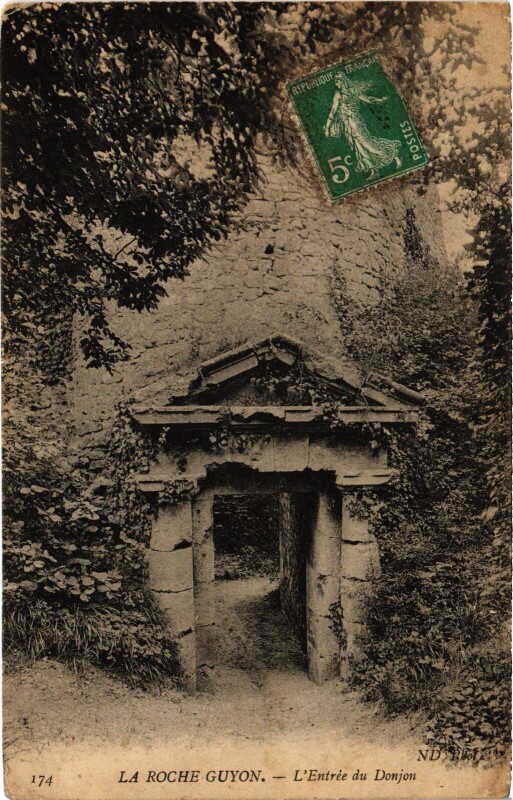 Carte postale ancienne La Roche Guyon Entree du Donjon à La Roche-Guyon