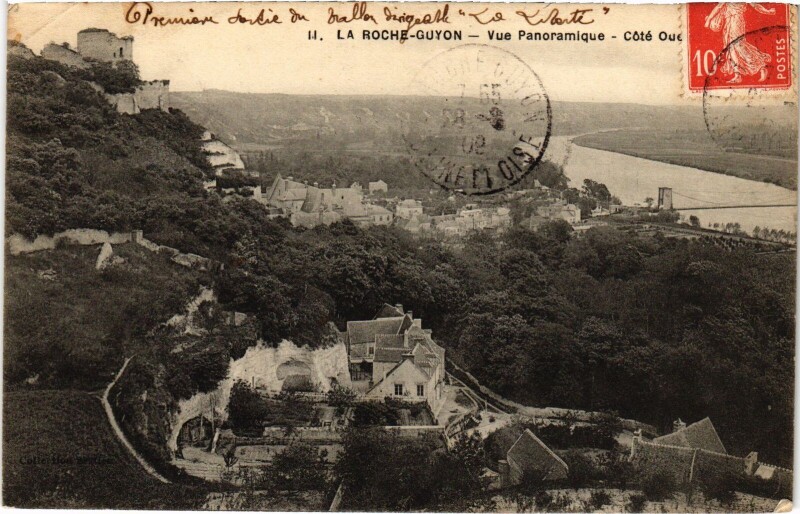 Carte postale ancienne La Roche Guyon vue panoramique à La Roche-Guyon