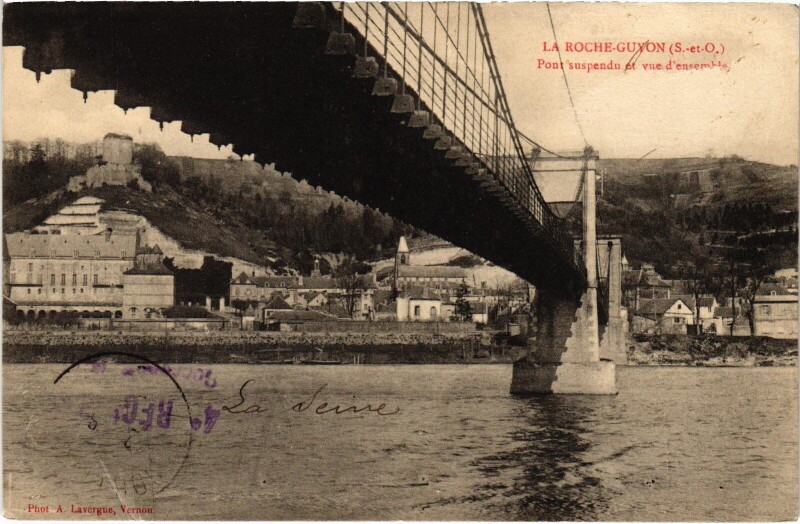 Carte postale ancienne La Roche Guyon Pont suspendu à La Roche-Guyon