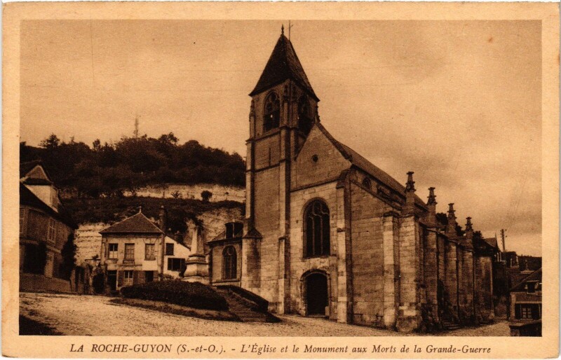 Carte postale ancienne La Roche Guyon Eglise et Monument aux Morts à La Roche-Guyon