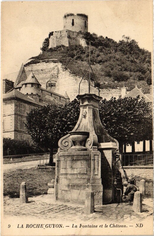 Carte postale ancienne La Roche Guyon Fontaine et le Chateau à La Roche-Guyon