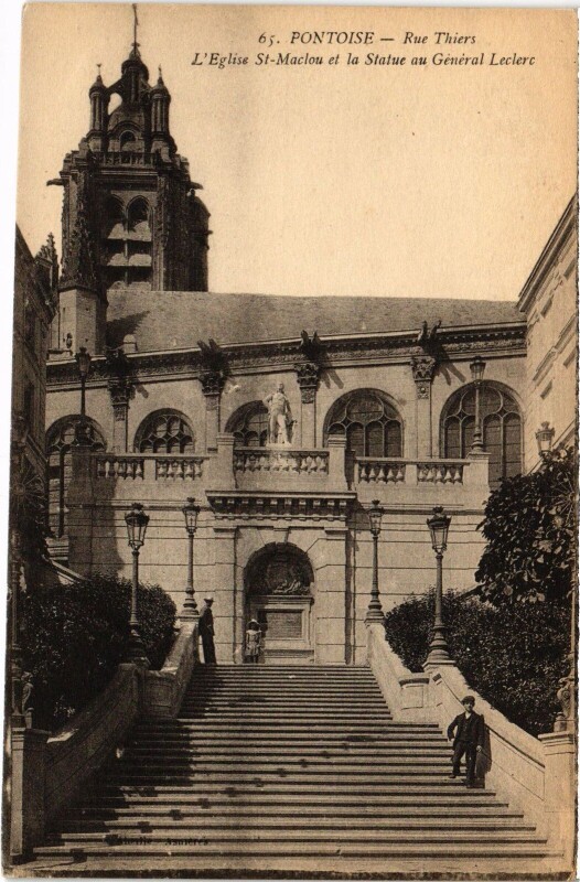 Carte postale ancienne Pontoise Rue Thiers Eglise Saint-Maclou à Pontoise