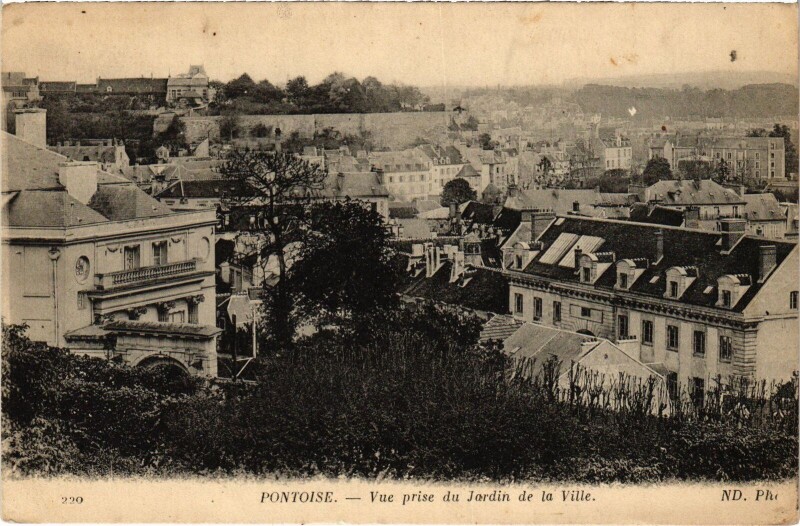 Carte postale ancienne Pontoise vue prise du Jardin de la Ville à Pontoise