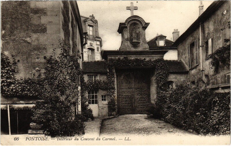 Carte postale ancienne Pontoise Interieur du Couvent du Carmel à Pontoise