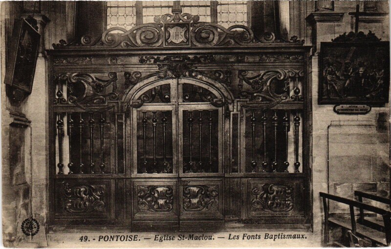 Carte postale ancienne Pontoise Eglise Saint-Maclou Les Fonts Baptismaux à Pontoise