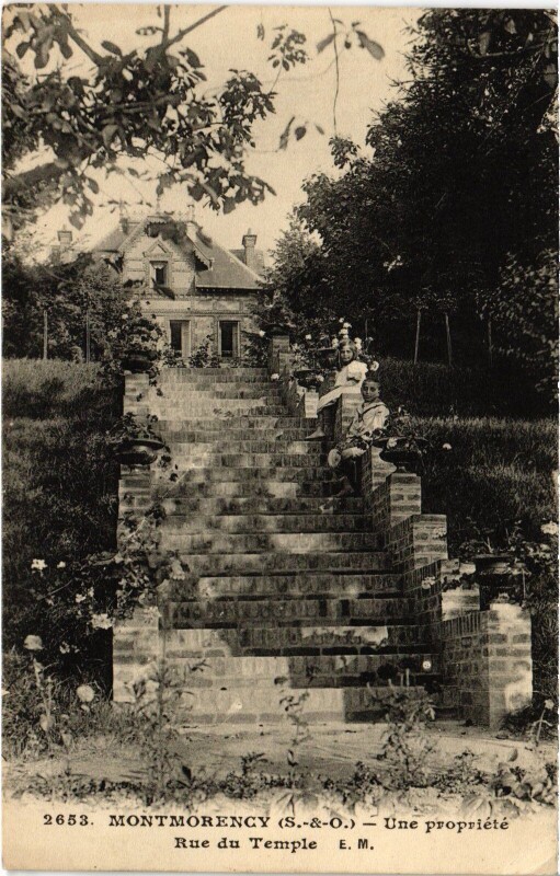 Carte postale ancienne Montmorency une propriete Rue du Temple à Montmorency