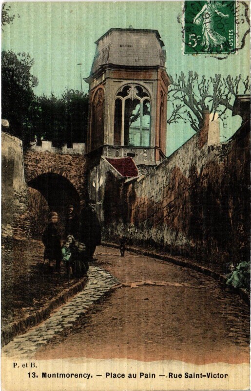 Carte postale ancienne Montmorency Place au Pain Rue Saint-Victor à Montmorency