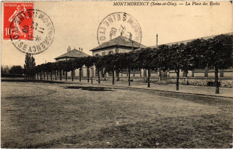 Carte postale ancienne Montmorency Place des Ecoles à Montmorency