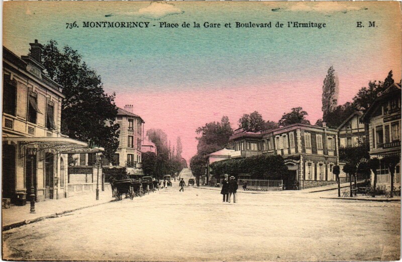 Carte postale ancienne Montmorency Place de la Gare et Boulevard de l'Ermitage à Montmorency