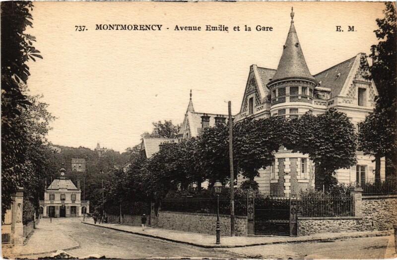 Carte postale ancienne Montmorency Avenue Emilie et la Gare à Montmorency