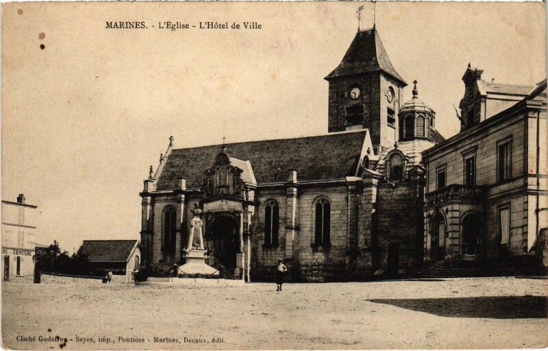 Carte postale ancienne Marines Eglise Hotel de Ville à Marines