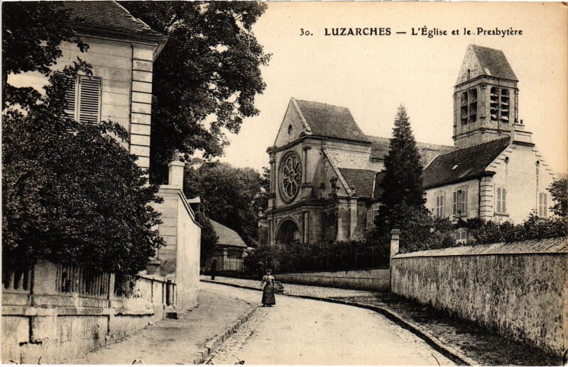 Carte postale ancienne Luzarches Eglise et le Presbytere à Luzarches