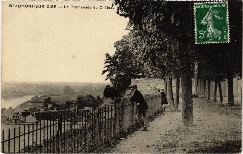 Carte postale ancienne Beaumont Promenade du Chateau