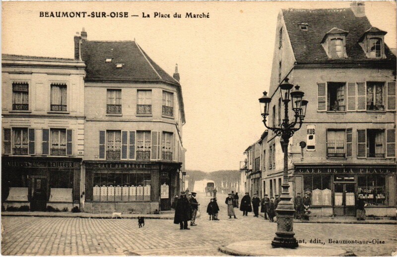 Carte postale ancienne Beaumont Place du Marche