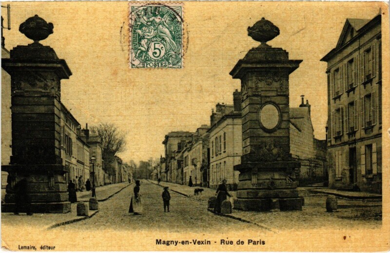 Carte postale ancienne Magny en Vexin Rue de Paris à Magny-en-Vexin