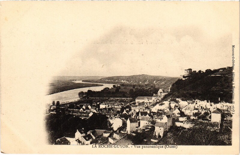 Carte postale ancienne La Roche Guyon vue panoramique à La Roche-Guyon