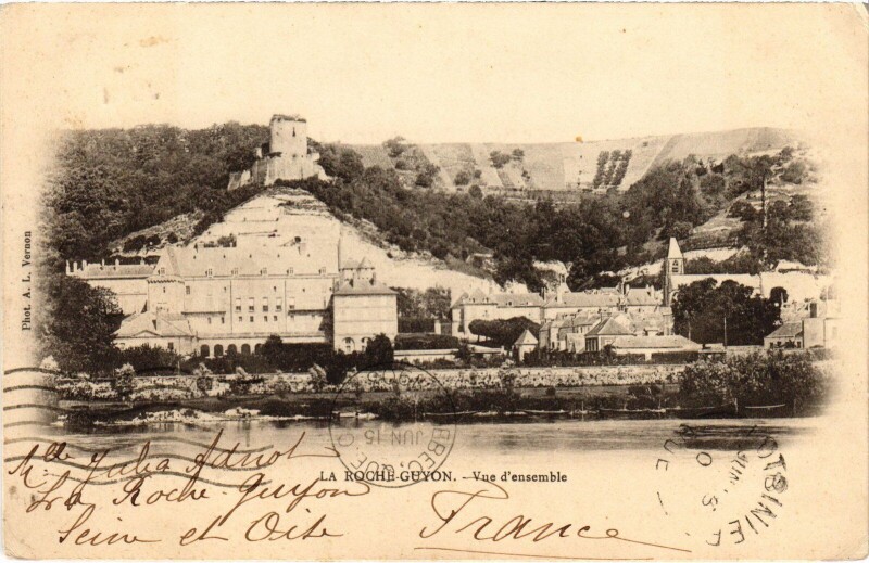 Carte postale ancienne La Roche Guyon vue d'ensemble à La Roche-Guyon