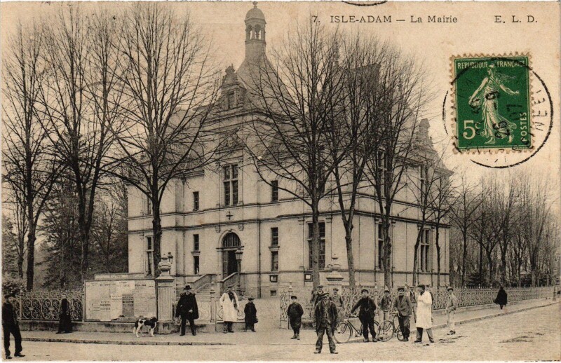 Carte postale ancienne L'Isle Adam La Mairie à L'Isle-Adam