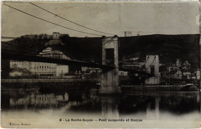 Carte postale ancienne La Roche Guyon Pont suspendu et Donjon à La Roche-Guyon