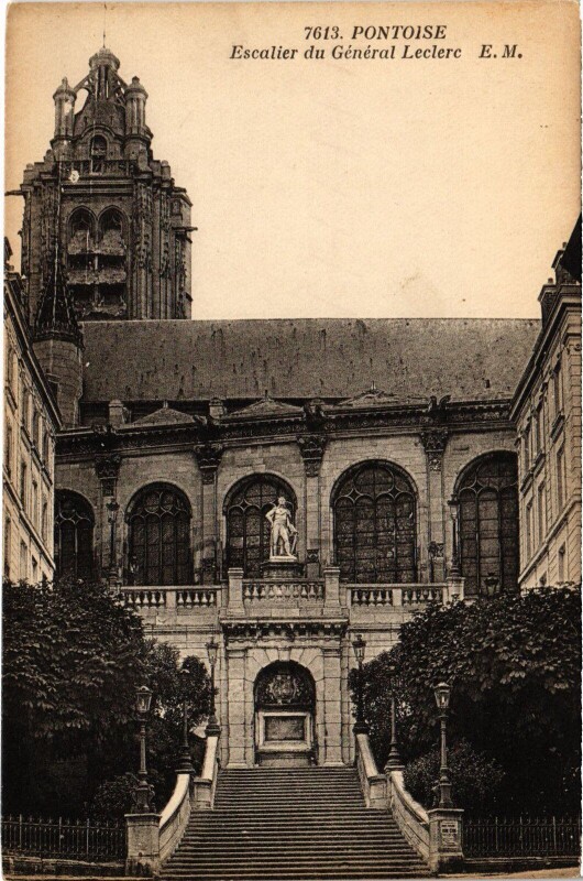 Carte postale ancienne Pontoise Escalier du General Leclerc à Pontoise