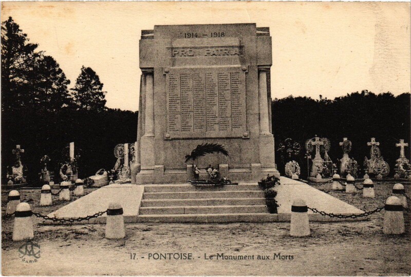 Carte postale ancienne Pontoise Monument aux Morts à Pontoise