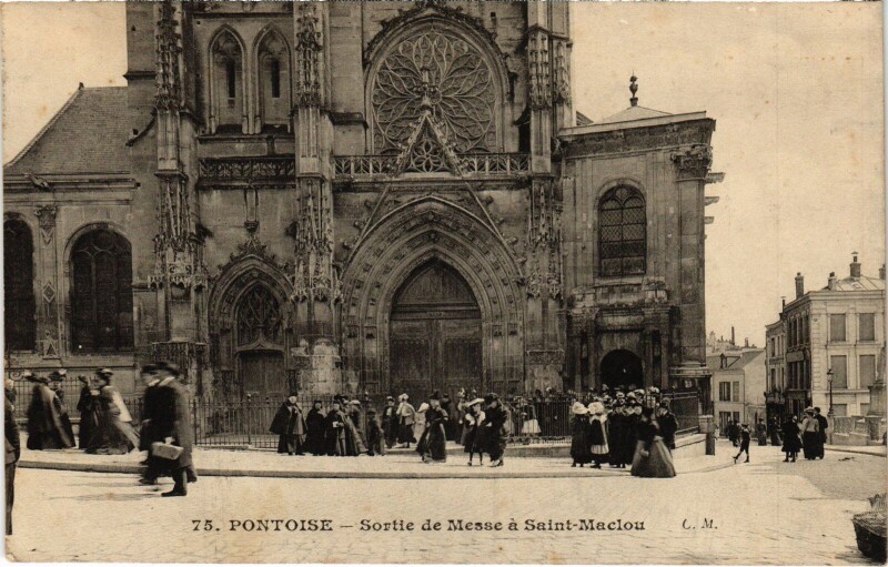 Carte postale ancienne Pontoise Sortie de Messe a Saint-Maclou à Pontoise