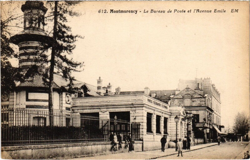 Carte postale ancienne Montmorency Le Bureau de Poste et Avenue Emile à Montmorency