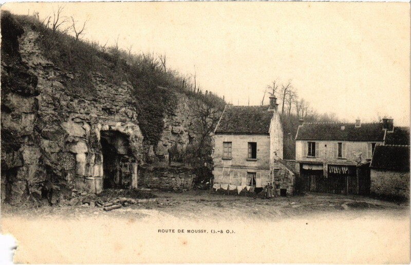 Carte postale ancienne Route de Moussy à Moussy