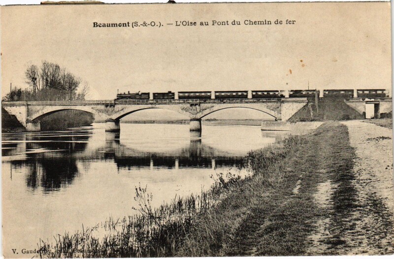 Carte postale ancienne Beaumont Oise au Pont du Chemin de fer