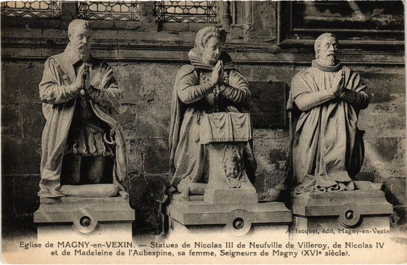 Carte postale ancienne Magny en Vexin Statues de Nicolas III, Nicolas Iv et Madeleine à Magny-en-Vexin