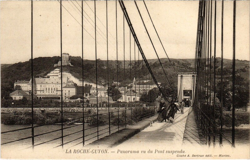 Carte postale ancienne La Roche Guyon panorama à La Roche-Guyon