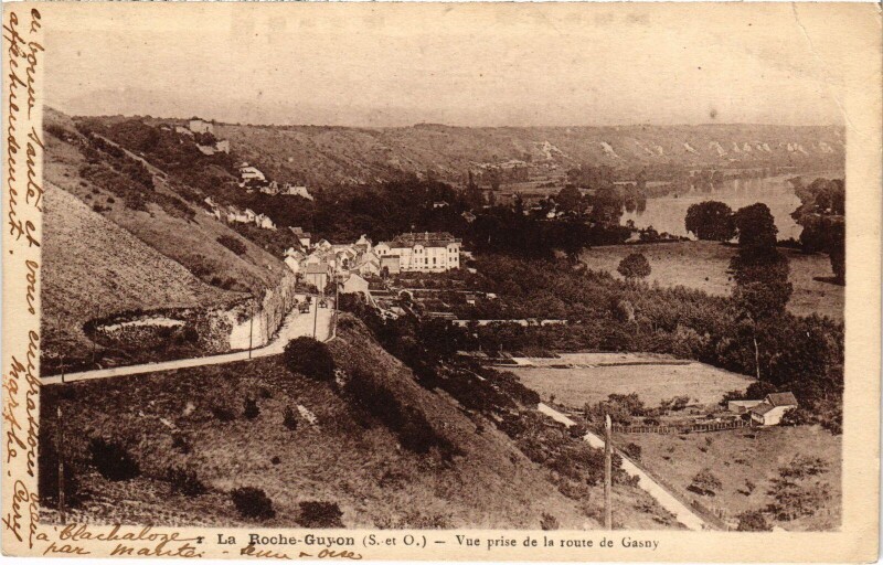Carte postale ancienne La Roche Guyon vue prise de la route de Gasny à La Roche-Guyon