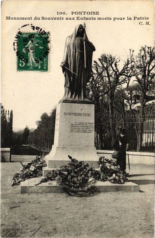 Carte postale ancienne Pontoise Monument aux Morts à Pontoise