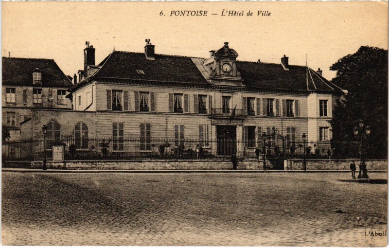 Carte postale ancienne Pontoise Hotel de Ville à Pontoise