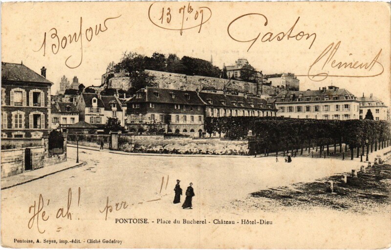 Carte postale ancienne Pontoise Place du Bucherel Hotel Dieu à Pontoise