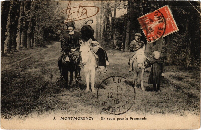 Carte postale ancienne Montmorency En route pour la Promenade à Montmorency