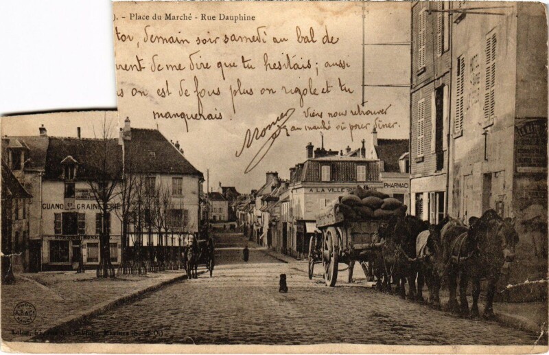 Carte postale ancienne Marines Place du Marche Rue Dauphine à Marines