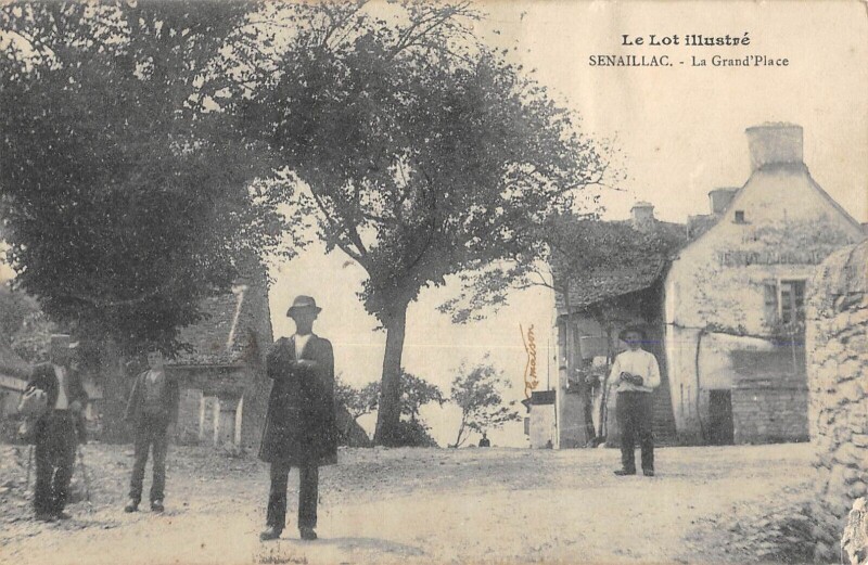 Carte postale ancienne Senaillac La Grand Place