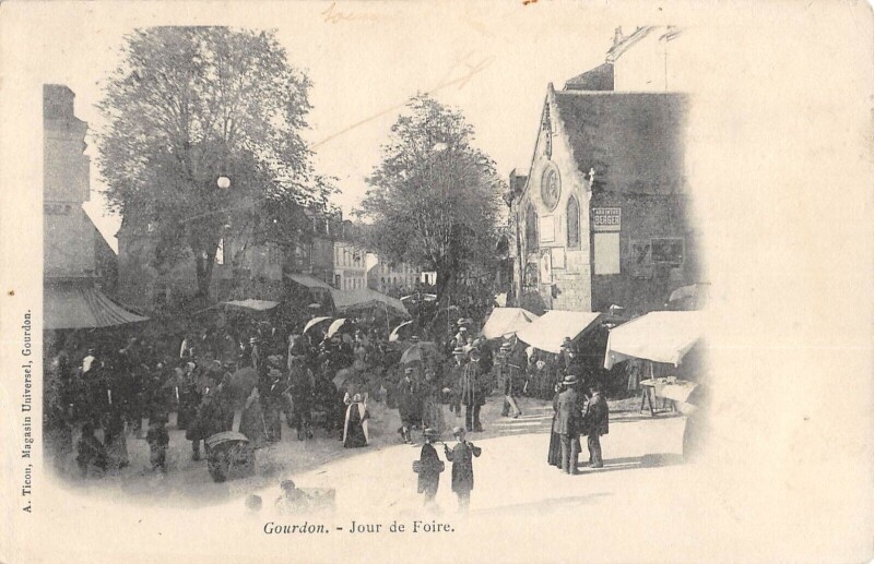 Carte postale ancienne Gourdon Jour De Foire à Gourdon