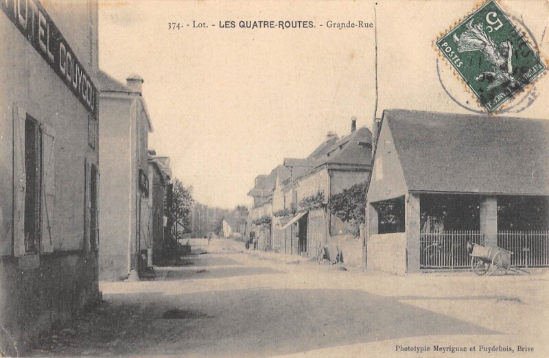 Carte postale ancienne Les Quatre Routes Grande Rue