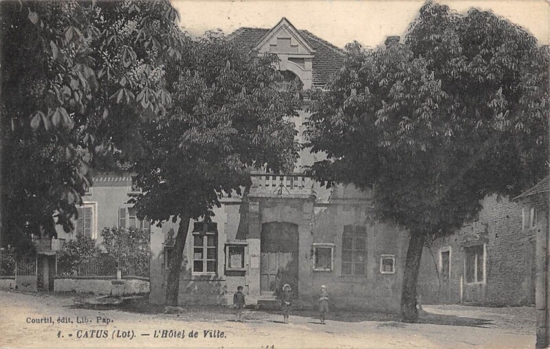 Carte postale ancienne Catus Hotel De Ville à Catus