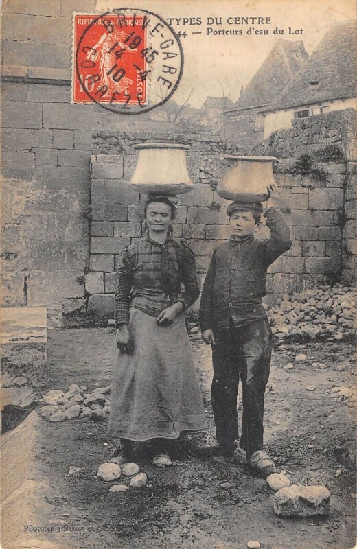 Carte postale ancienne Types Du Centre Porteurs D'Eau Du Lot