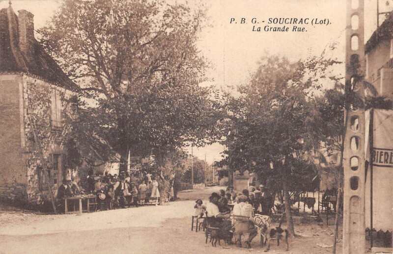 Carte postale ancienne Soucirac La Grande Rue à Soucirac