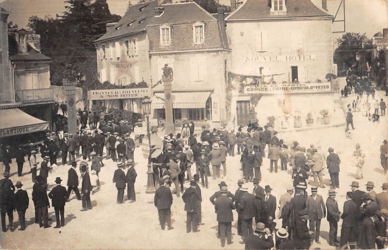 Carte postale ancienne Martel Carte Photo Ville De Martel Situee Comice Foire Exposition Vive Ma à Martel