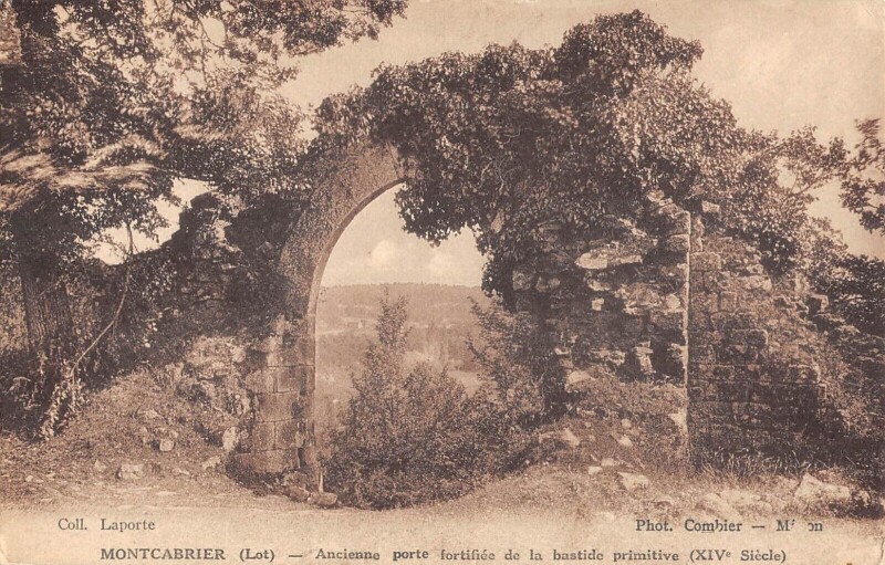 Carte postale ancienne Montcabrier Ancienne Porte Fortifiee Bastide Primitive - Cpa Rare à Montcabrier