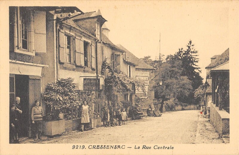 Carte postale ancienne Cressensac La Rue Centrale