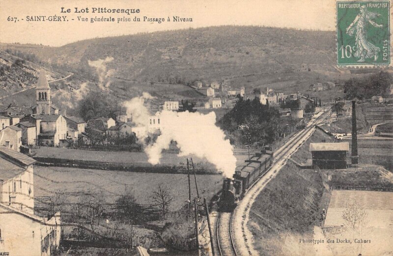 Carte postale ancienne Saint Gery Vue Generale Prise Du Passage A Niveau