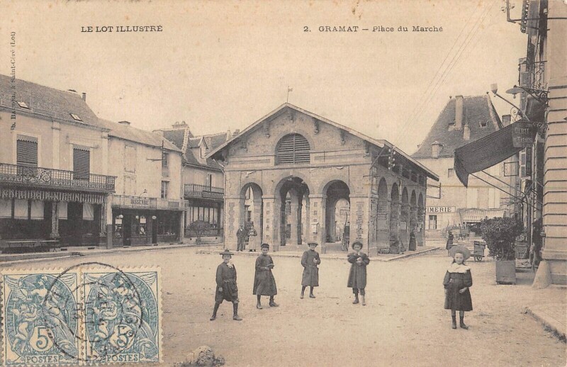 Carte postale ancienne Gramat Place Du Marche à Gramat