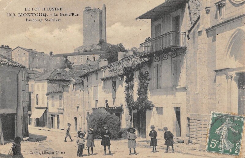 Carte postale ancienne Montcuq La Grand Rue Faubourg Saint-Privat