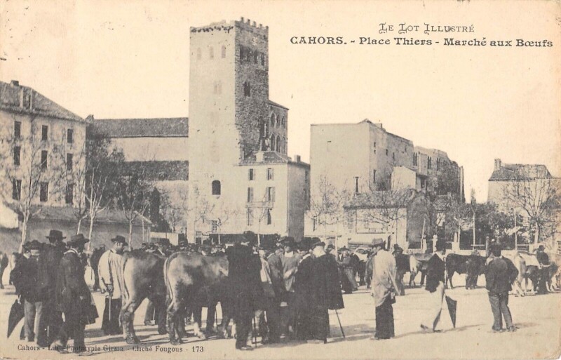 Carte postale ancienne Cahors Place Thiers Marche Aux Boeufs à Cahors